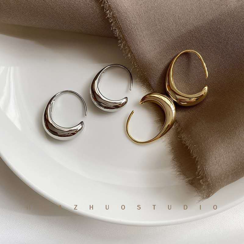 Personality simple smooth cold wind earrings Korean temperament style fashion light luxury design sense small earrings women