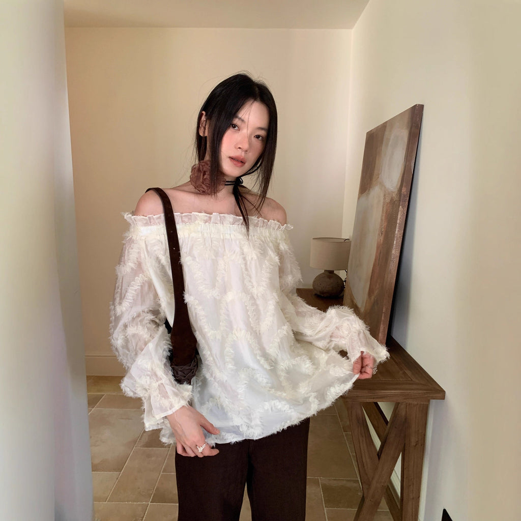 Age reduction heavy industry lace shoulder top