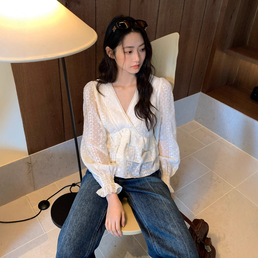 Chic design ruffled long-sleeved v-neck shirt