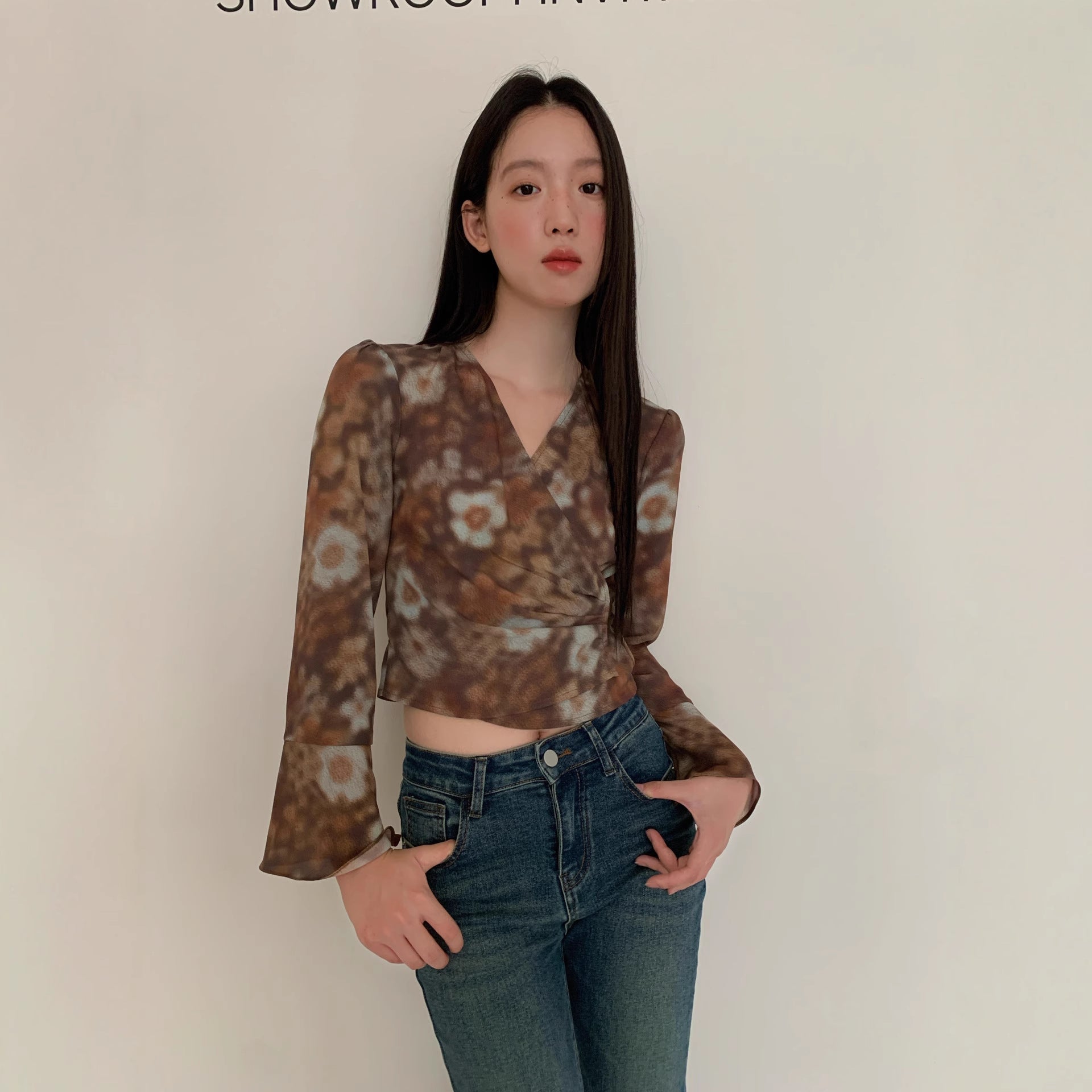 Coffee long-sleeved waist v-neck one-piece shirt