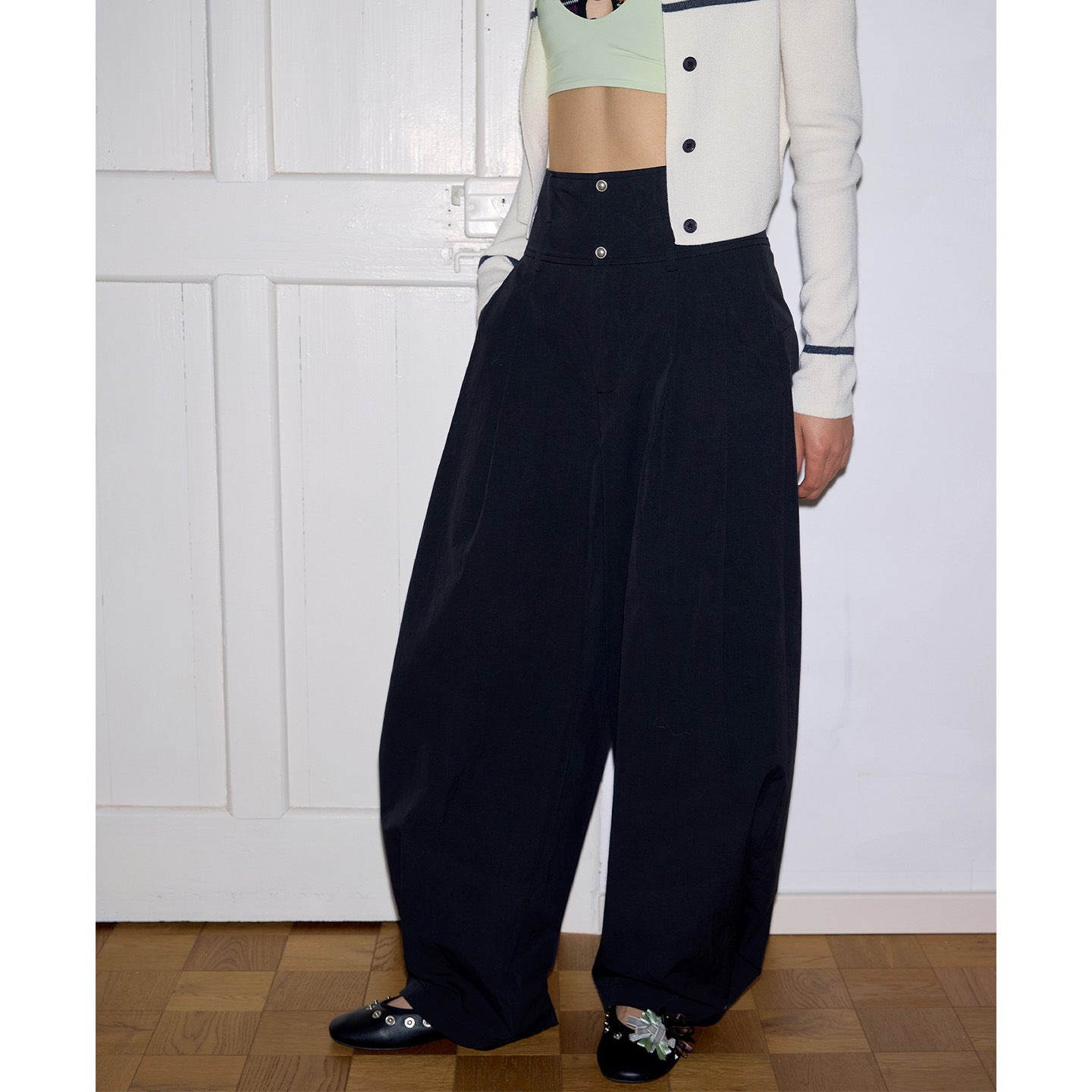 Paper-cuffed wide-leg slacks