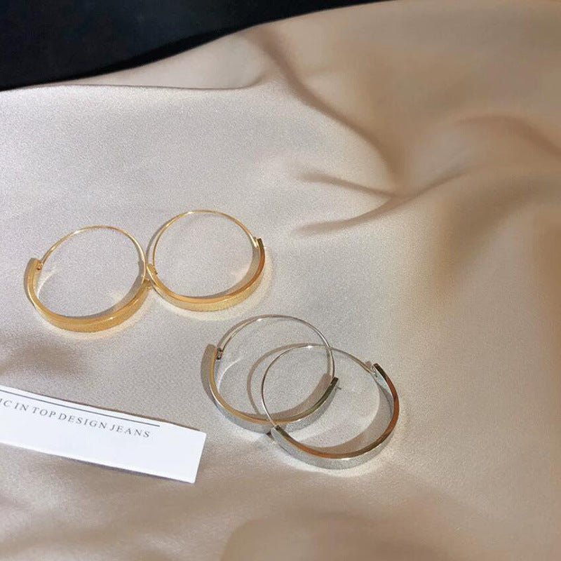 Temperament circle earrings women's fashion high sense INS wind round earrings personalized simple ear jewelry
