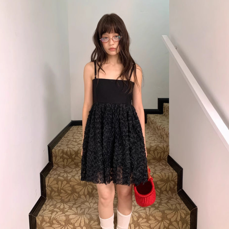 Sweet age-reducing lace skirt with thin suspender dress