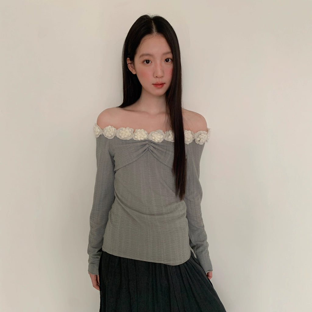 Sweet slim-fit three-dimensional flower splicing one-word shoulder top
