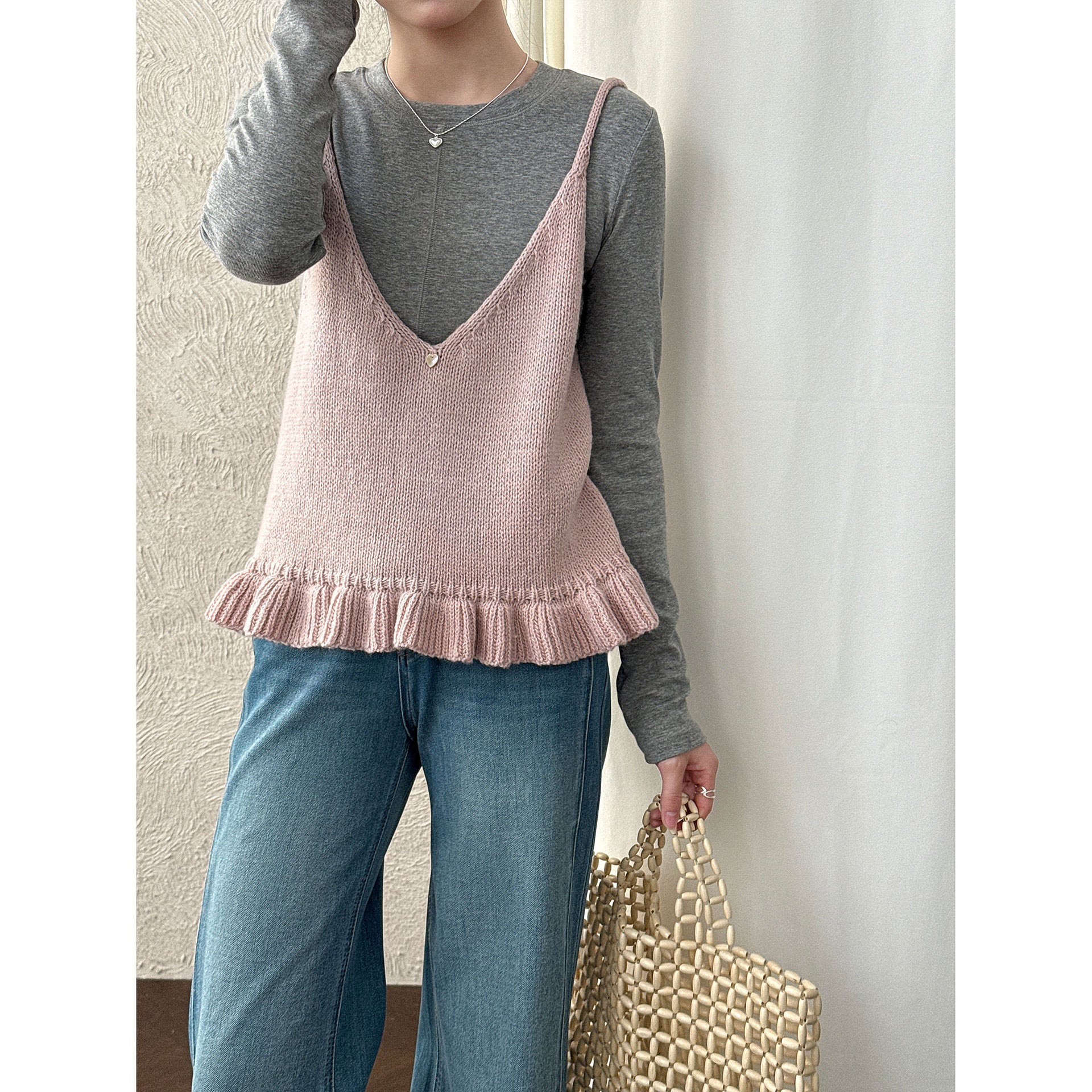 Gentle V-neck ruffle edge knitted vest women's 26 early spring new stacked wear versatile suspender top
