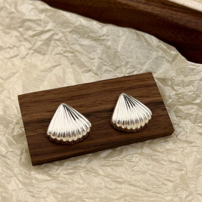 Shell earrings light luxury niche design sense high-end stud earrings women's new trendy earrings