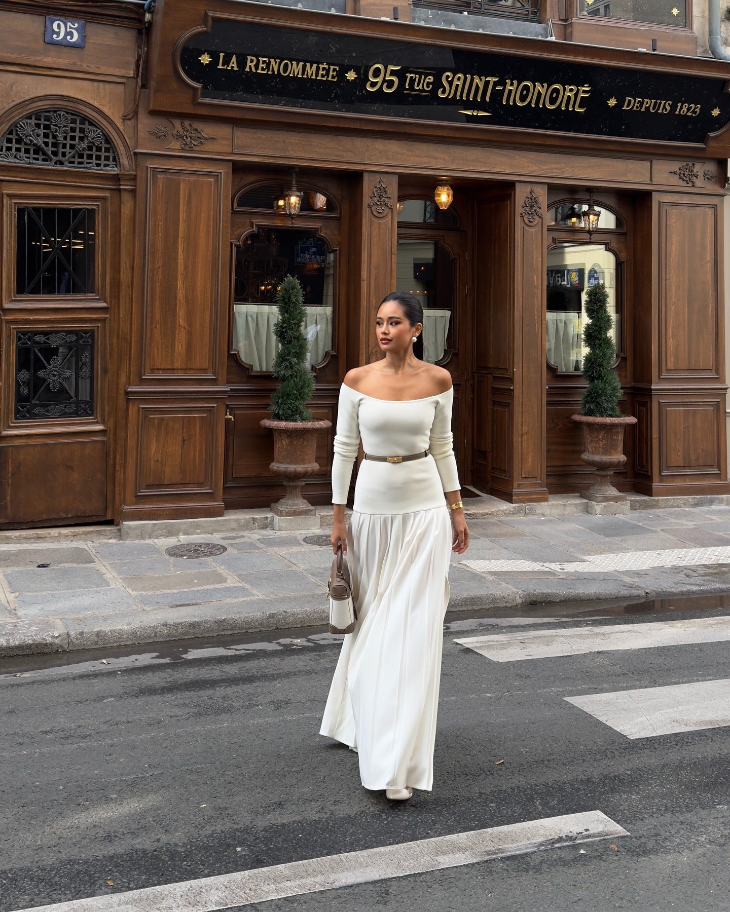 Sexy off-the-shoulder long-sleeved split pleated skirt splicing one-word shoulder European and American dress