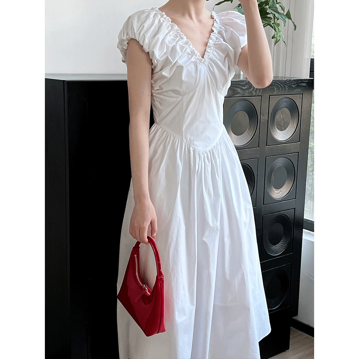 waist halter V-neck dress, celebrity temperament, high-end sense, sleeveless pleated dress