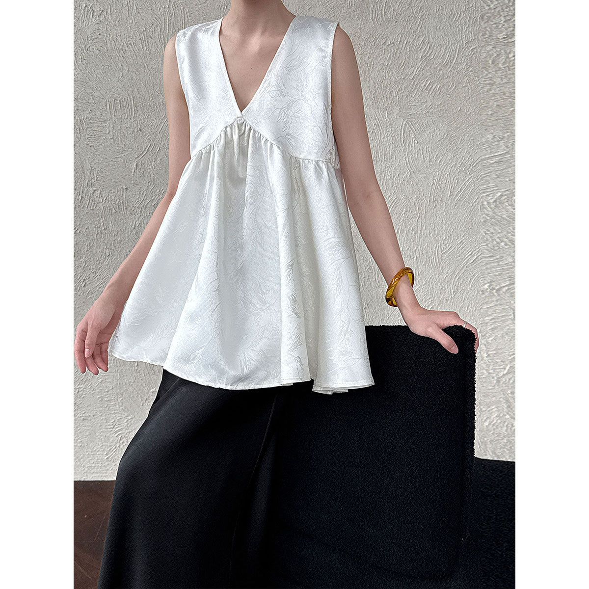 Heavy Industry Satin Jacquard V-Neck Vest Shirt Women's Summer New Korean Premium Sleeveless Top 9762