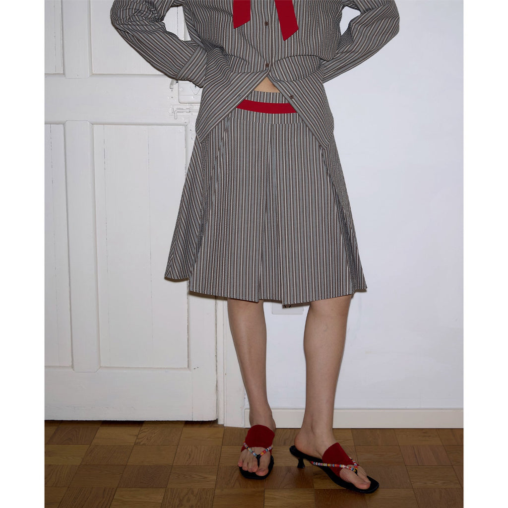 Contrasting Belt Striped Pleated Skirt