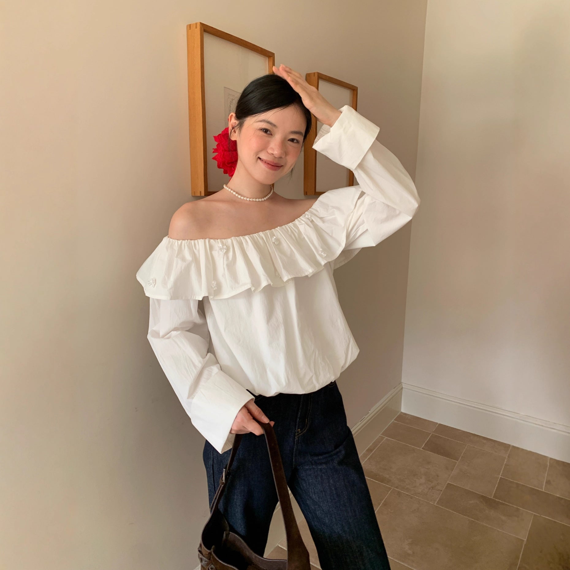 Sweet white ruffle design long-sleeved shirt