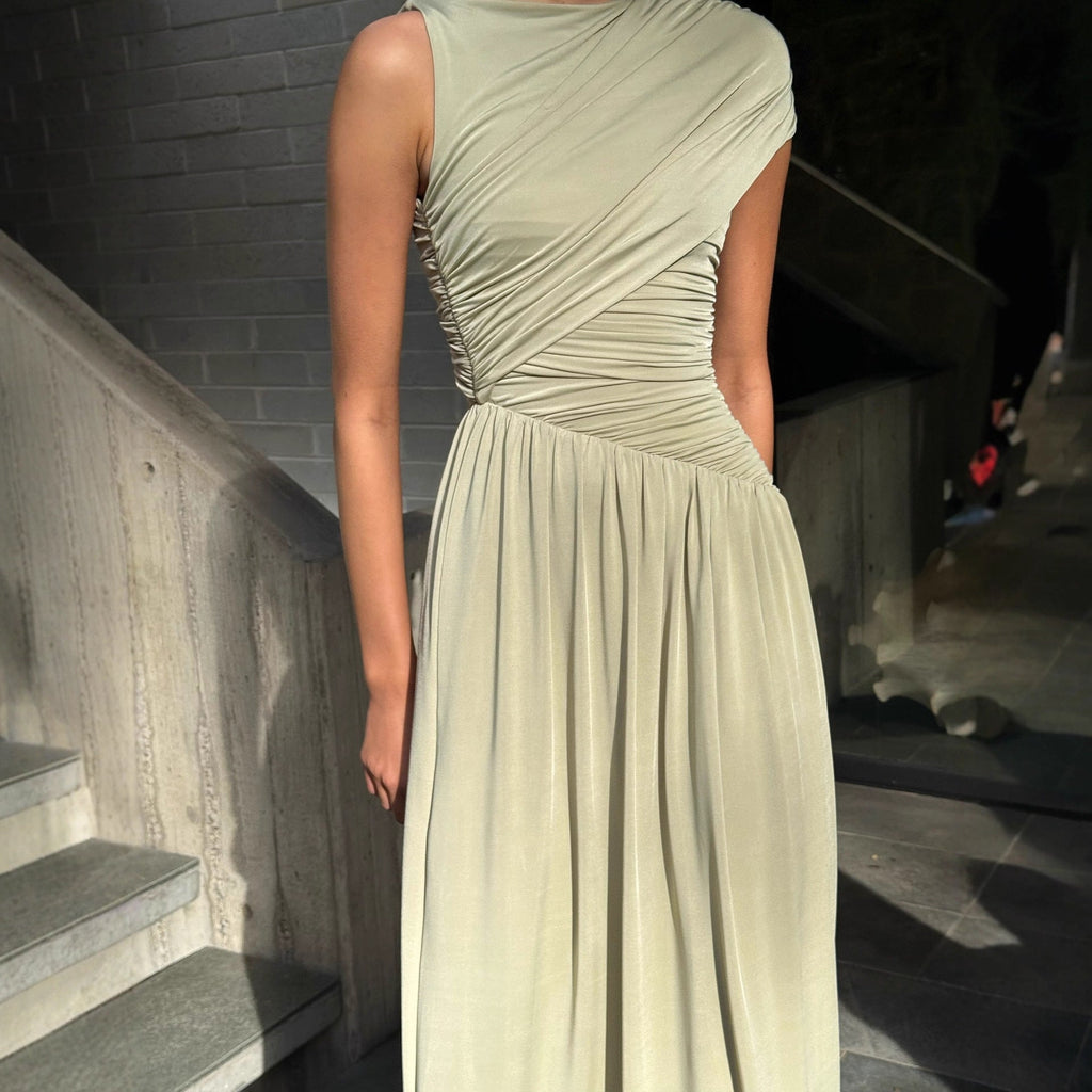Fashion sexy pleated slanted shoulder vacation style vest skirt irregular waist dress