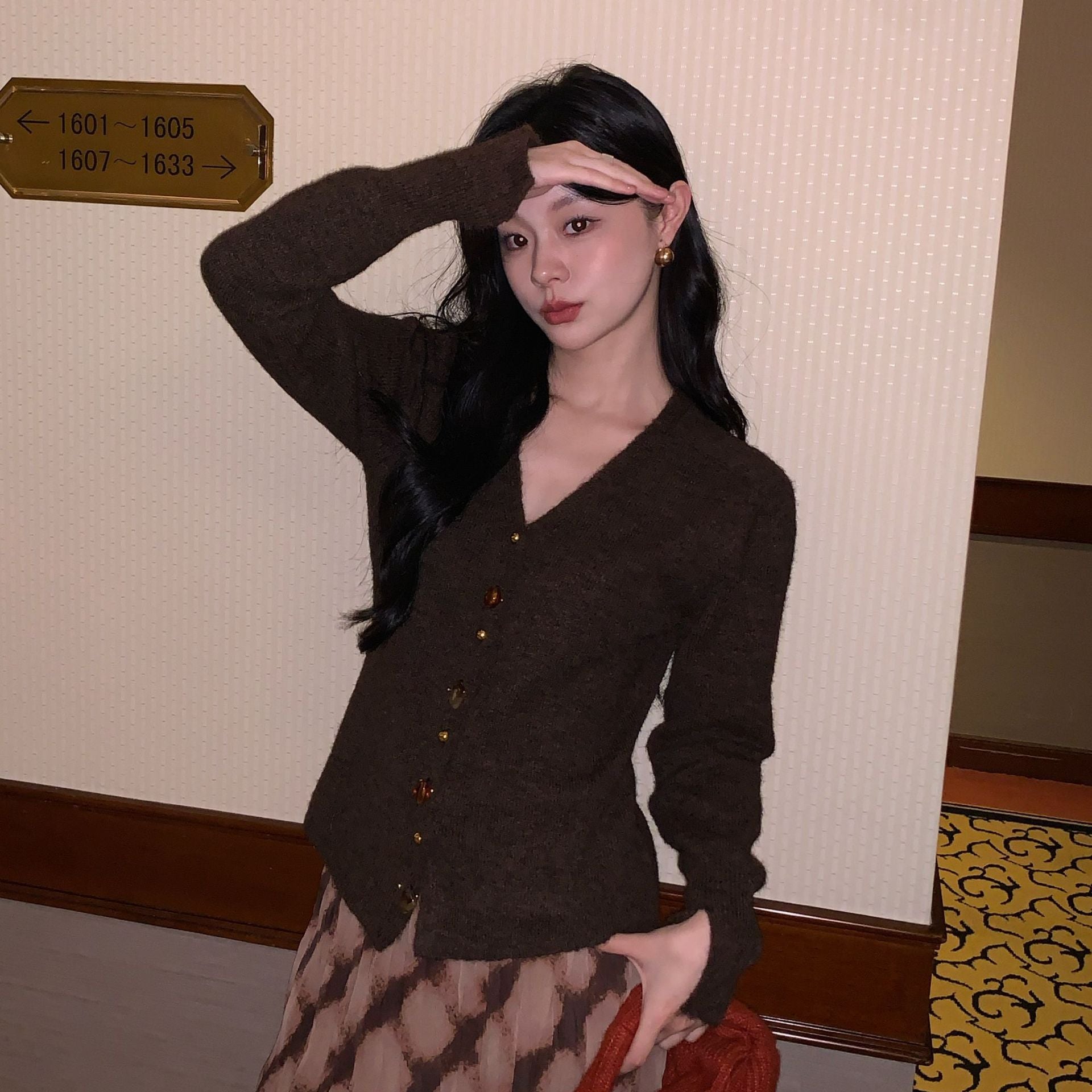 Gentle color button knitted sweater slim V-neck cardigan sweater