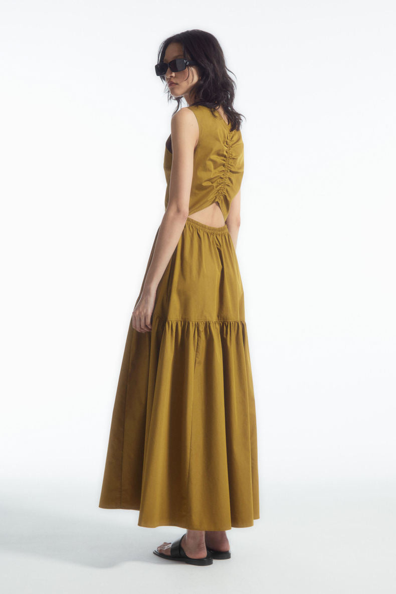 New standard version crew neck sleeveless pleated dress
