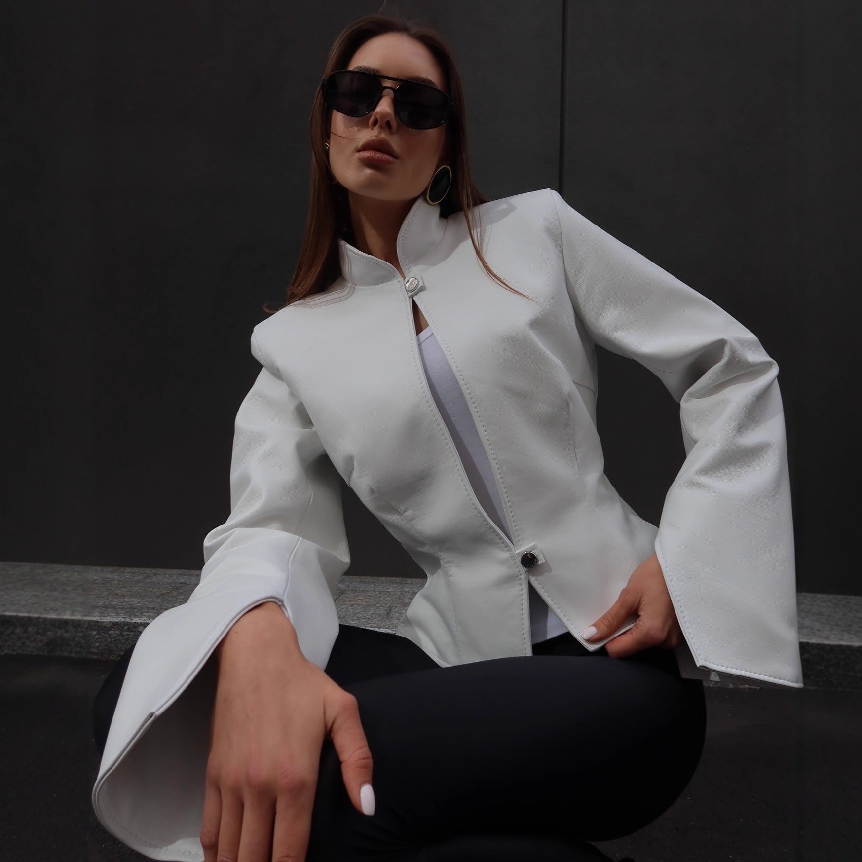 Solid color slim-fit short jacket