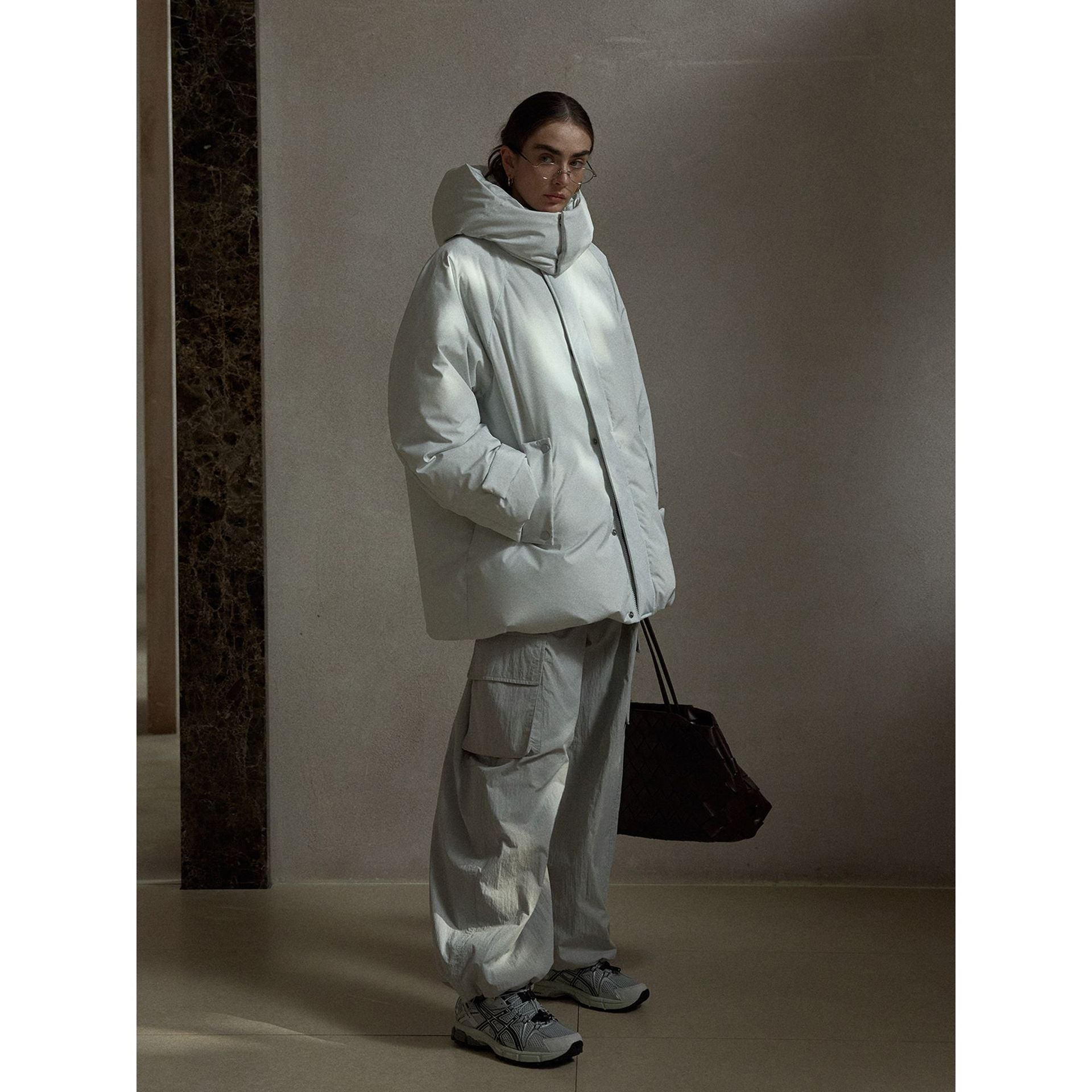 Winter gall-free anti-down hooded stand-up collar big body without quilting line Parker down jacket