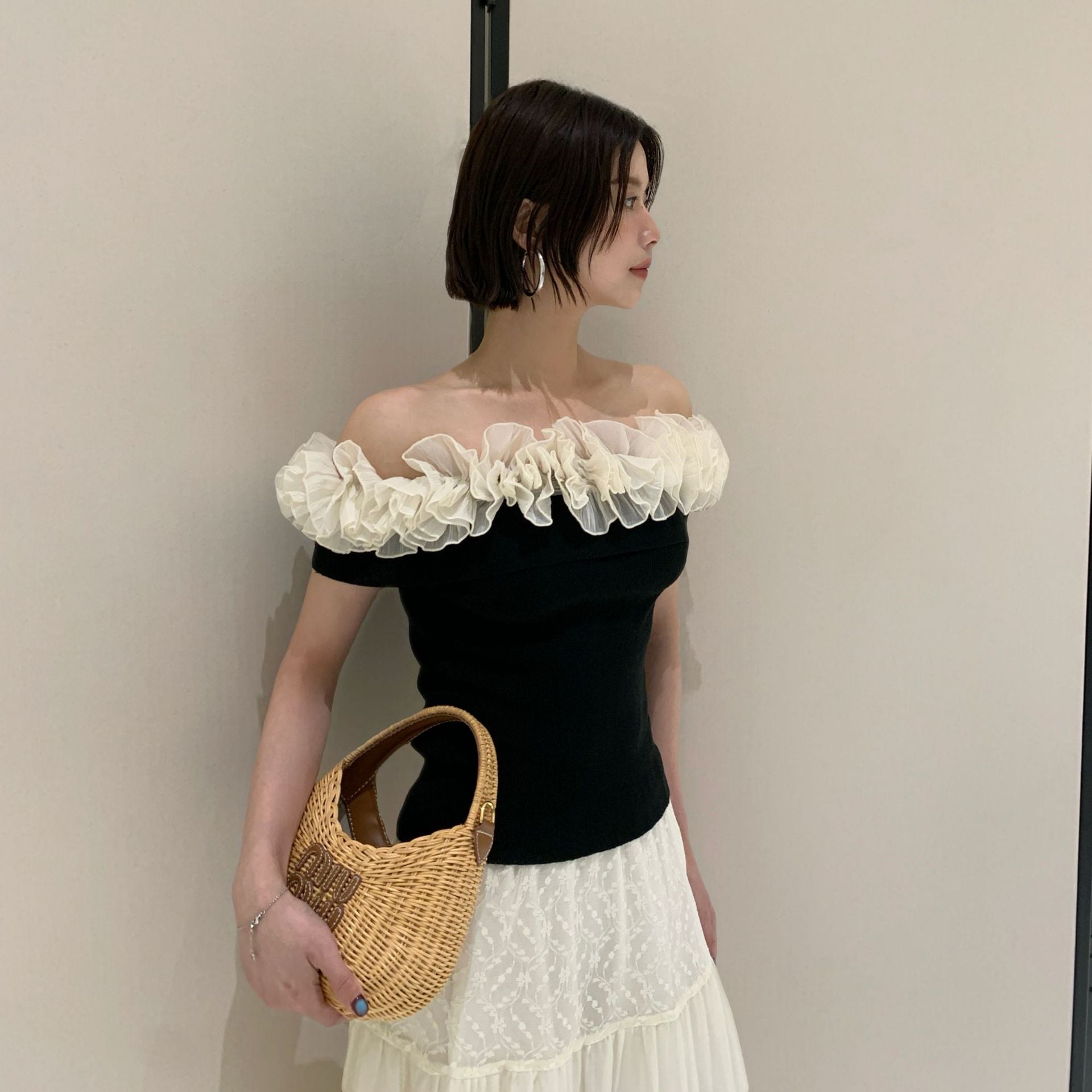 Sweet contrasting lotus leaf lace one-word shoulder short-sleeved t-shirt