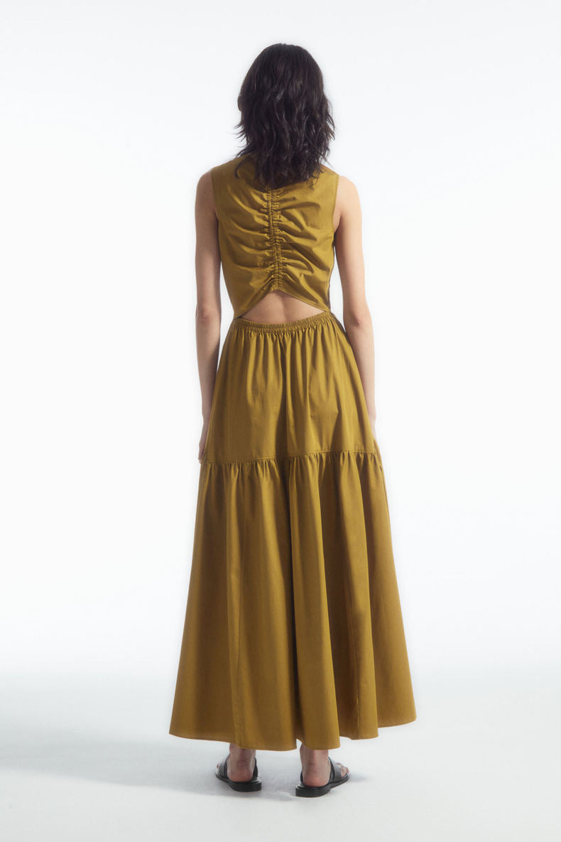 New standard version crew neck sleeveless pleated dress