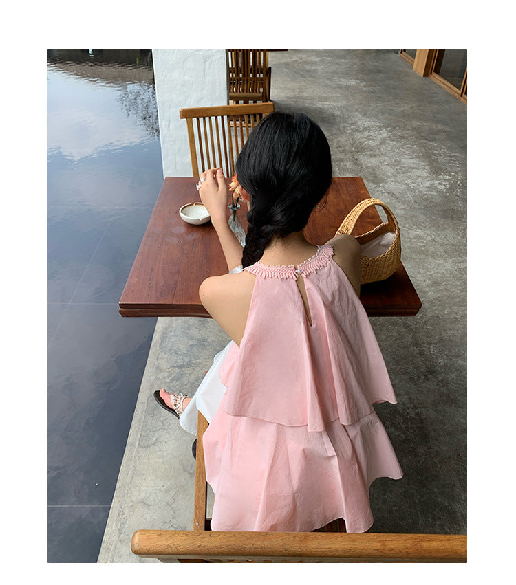A beautiful halterneck shirt with ruffled edges and sleeveless tops
