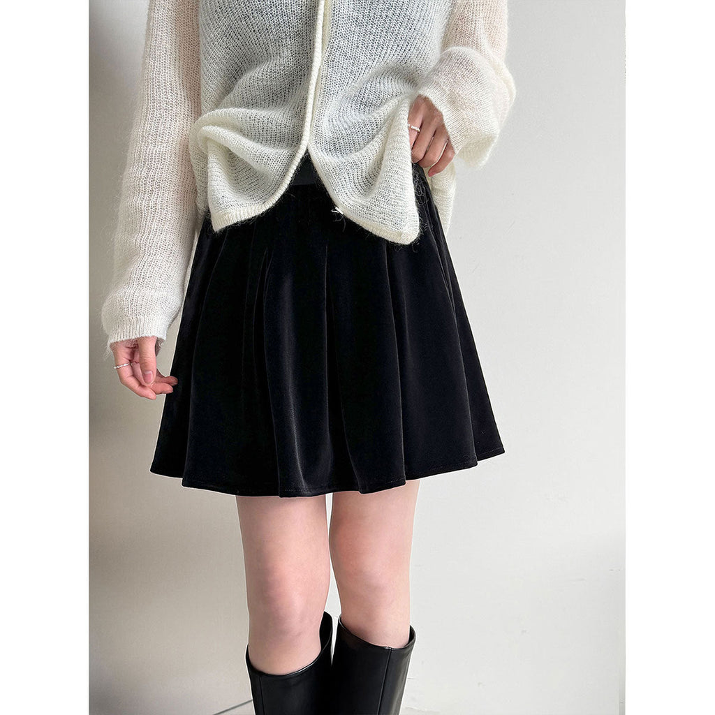 Retro black velvet short skirt women's 26 spring thin A-shaped skirt versatile puff pleated skirt