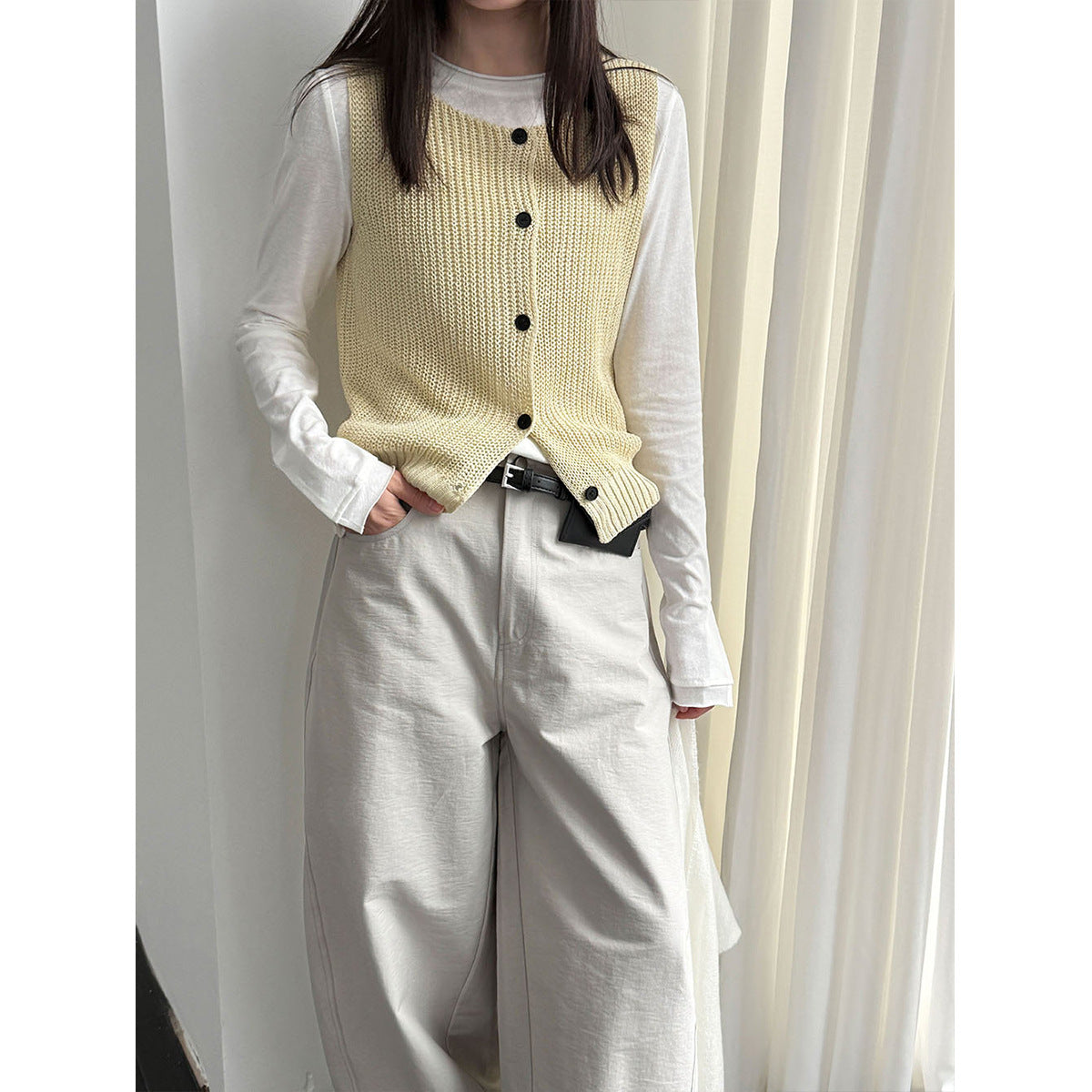 Simple and versatile sleeveless rough knitted vest