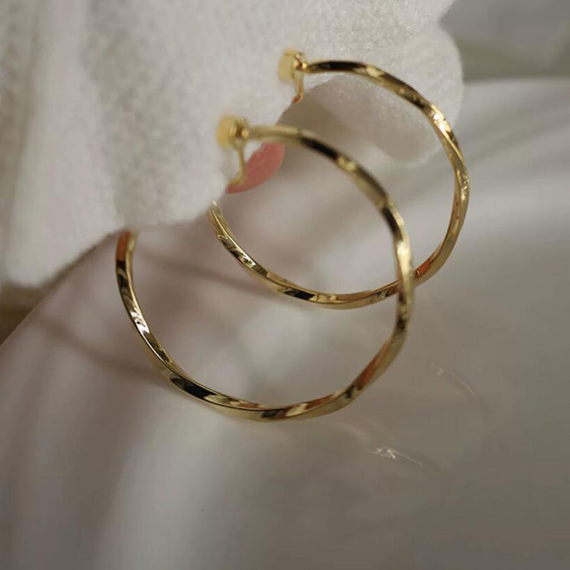 Circle earrings New trendy girl niche design earrings Korean temperament high-end light luxury jewelry