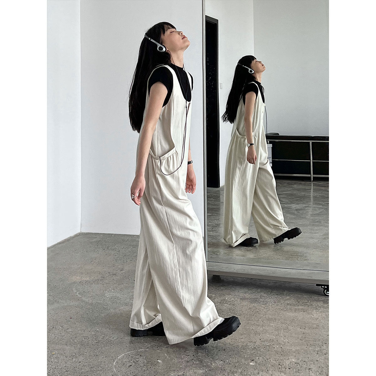Korean version U-neck wide shoulder strap sleeveless jumpsuit stacked with large pockets casual pants, thin wide-leg trousers