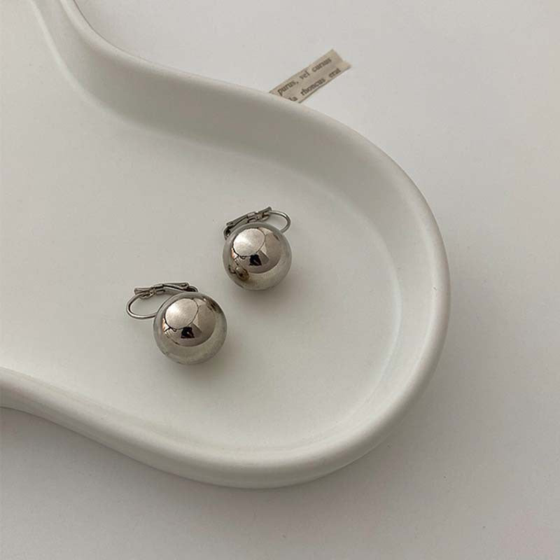 Metal ball earrings light luxury high-end sense niche design earrings autumn and winter earrings 2023 new trendy stud earrings