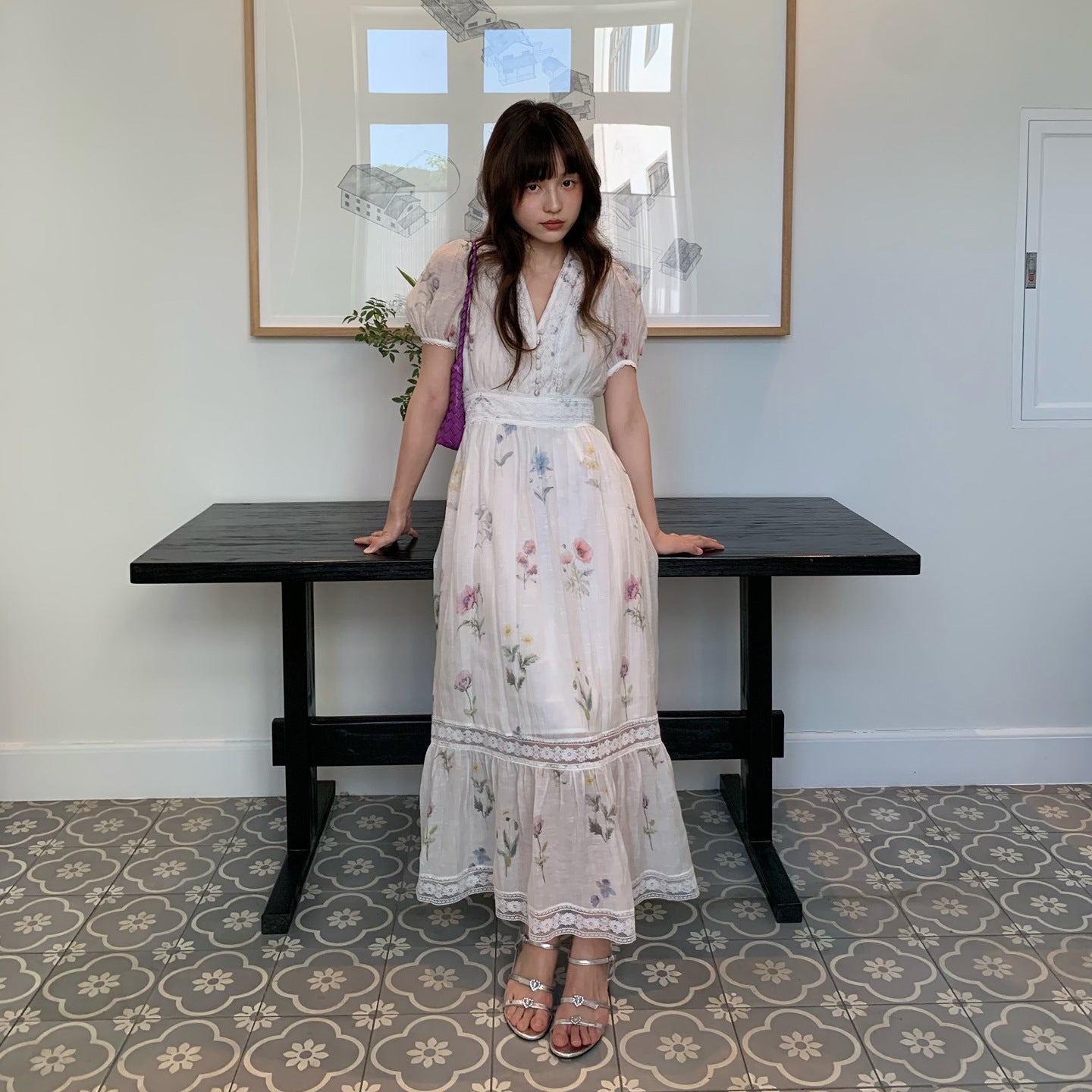 Gentle high-waisted V-neck floral cotton and linen puff sleeve dress