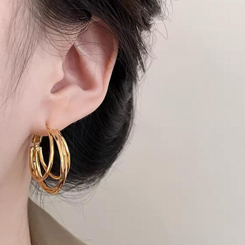 Gold circle earrings, new three-line high-end, unique earrings, fashionable and personalized ins stud earrings, women's earrings.