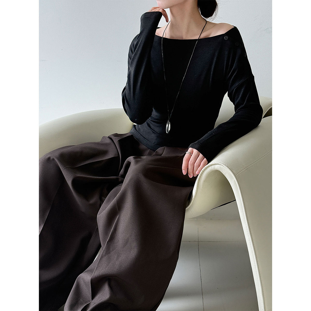 Korean asymmetrical button off-shoulder long-sleeved high-elastic bottoming shirt top women's Qiuxin slim-fitting and thin knitted sweater