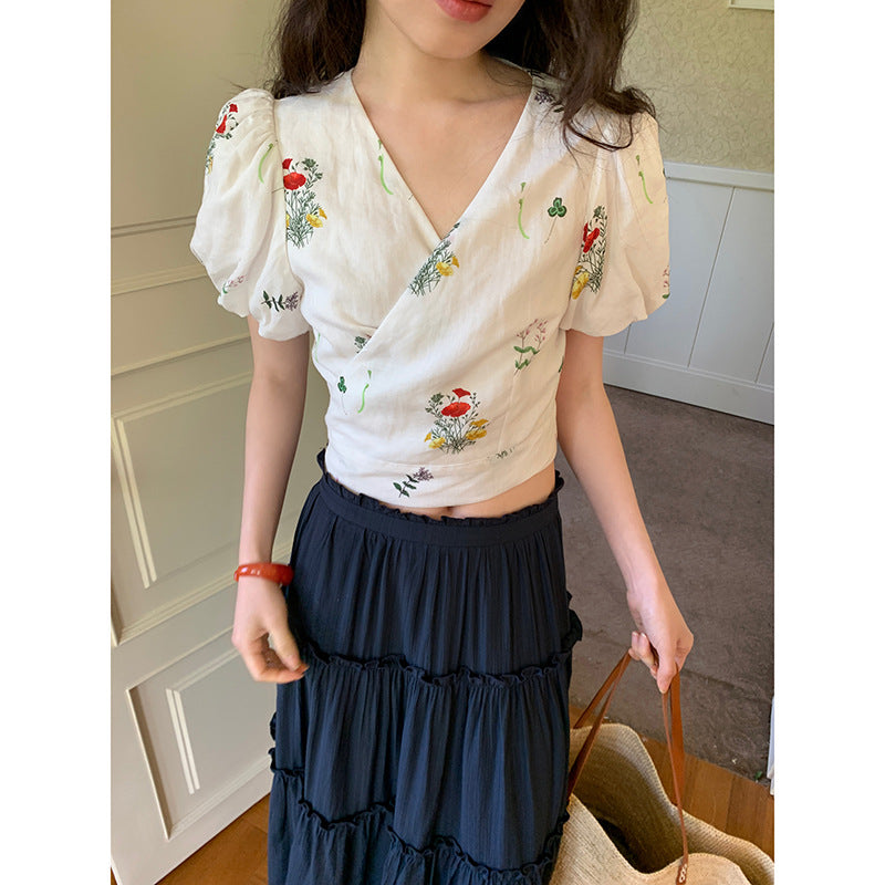 Fresh and age-reducing short one-piece strap bubble sleeve top