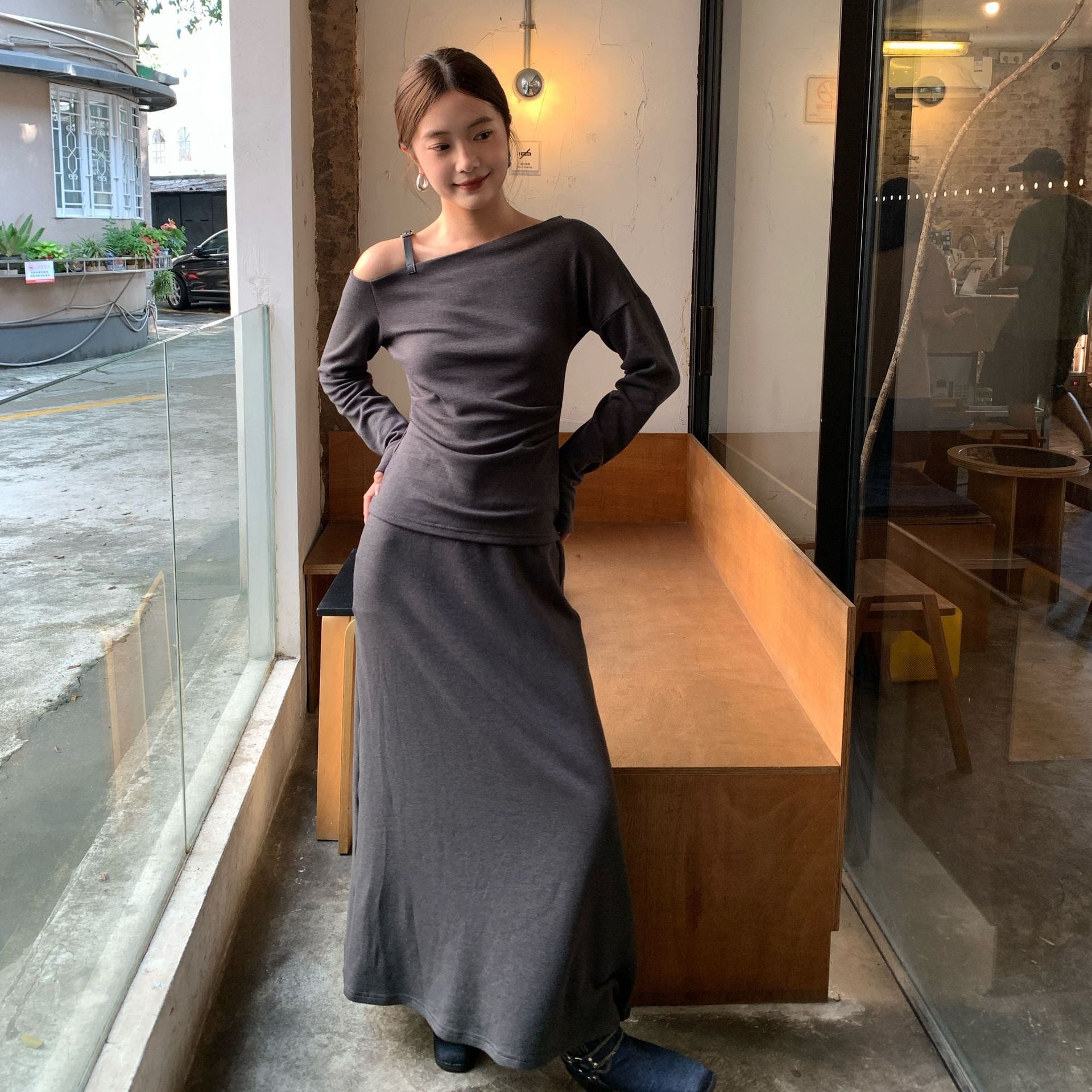 Temperament French careful machine diagonal neck off-the-shoulder top skirt set