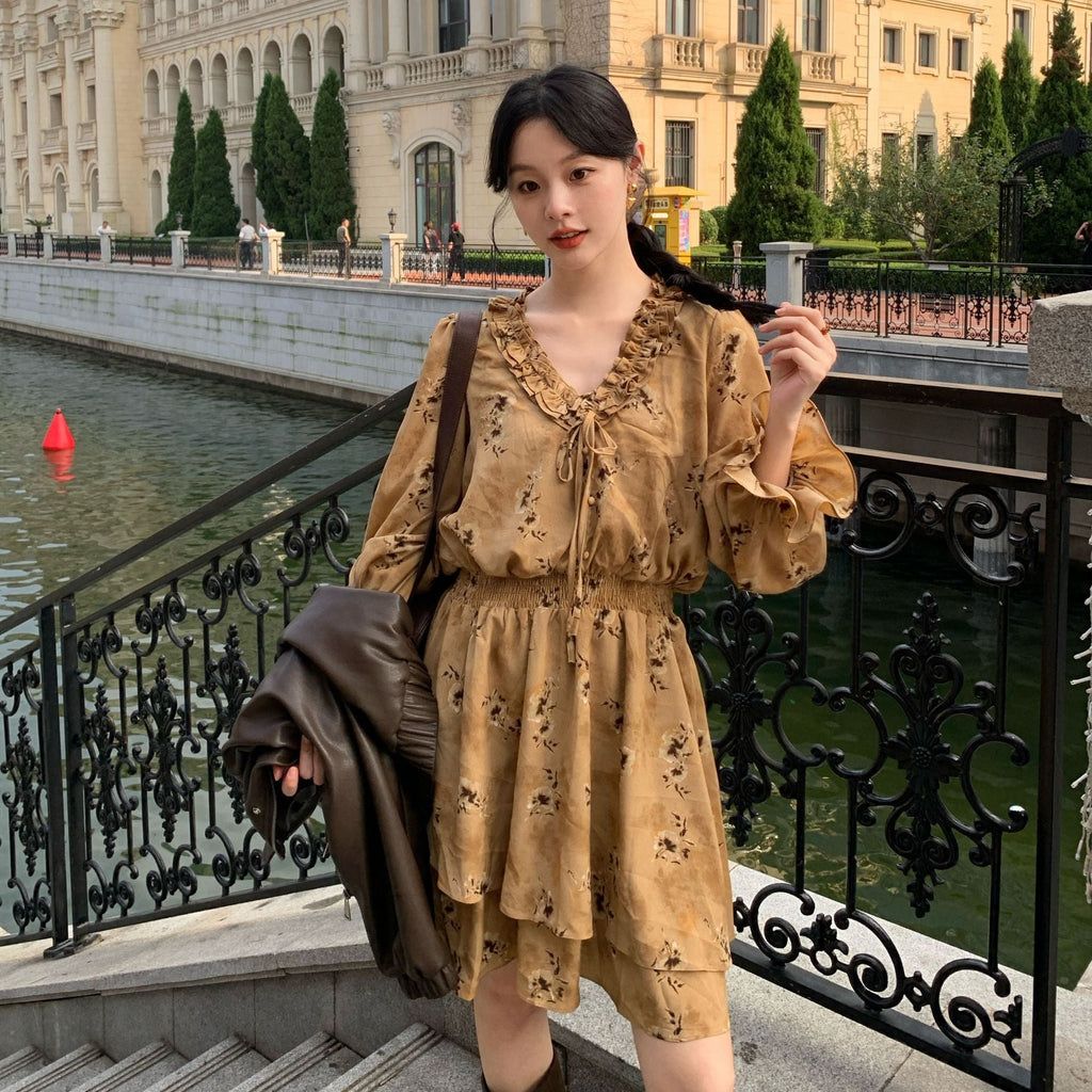 Pastoral holiday style fungus edge v-neck waist floral dress