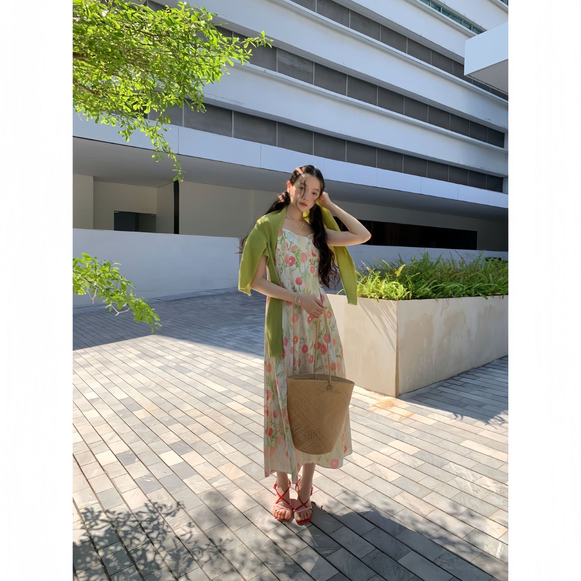 Romantic vacation style age-reducing floral suspender dress