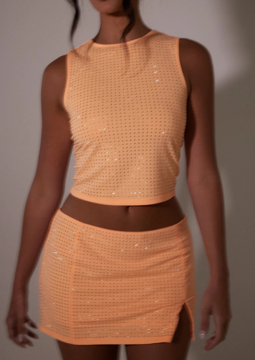 Top, short skirt set, split-ended hot diamond skirt, two-piece set, customized, fresh and diamond-set, sleeveless.