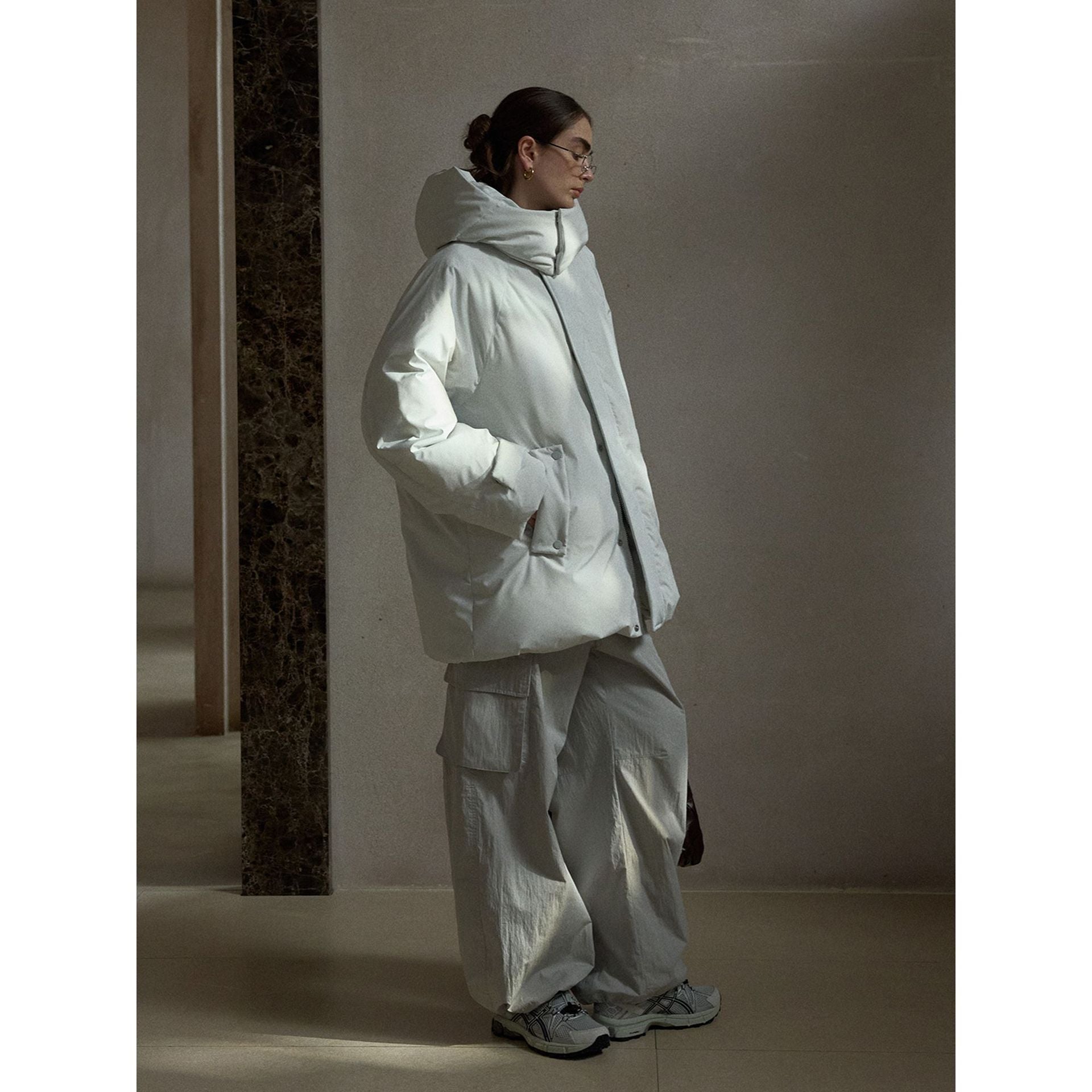 Winter gall-free anti-down hooded stand-up collar big body without quilting line Parker down jacket