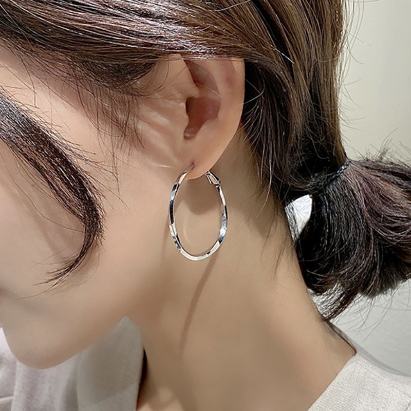 Circle earrings New trendy girl niche design earrings Korean temperament high-end light luxury jewelry