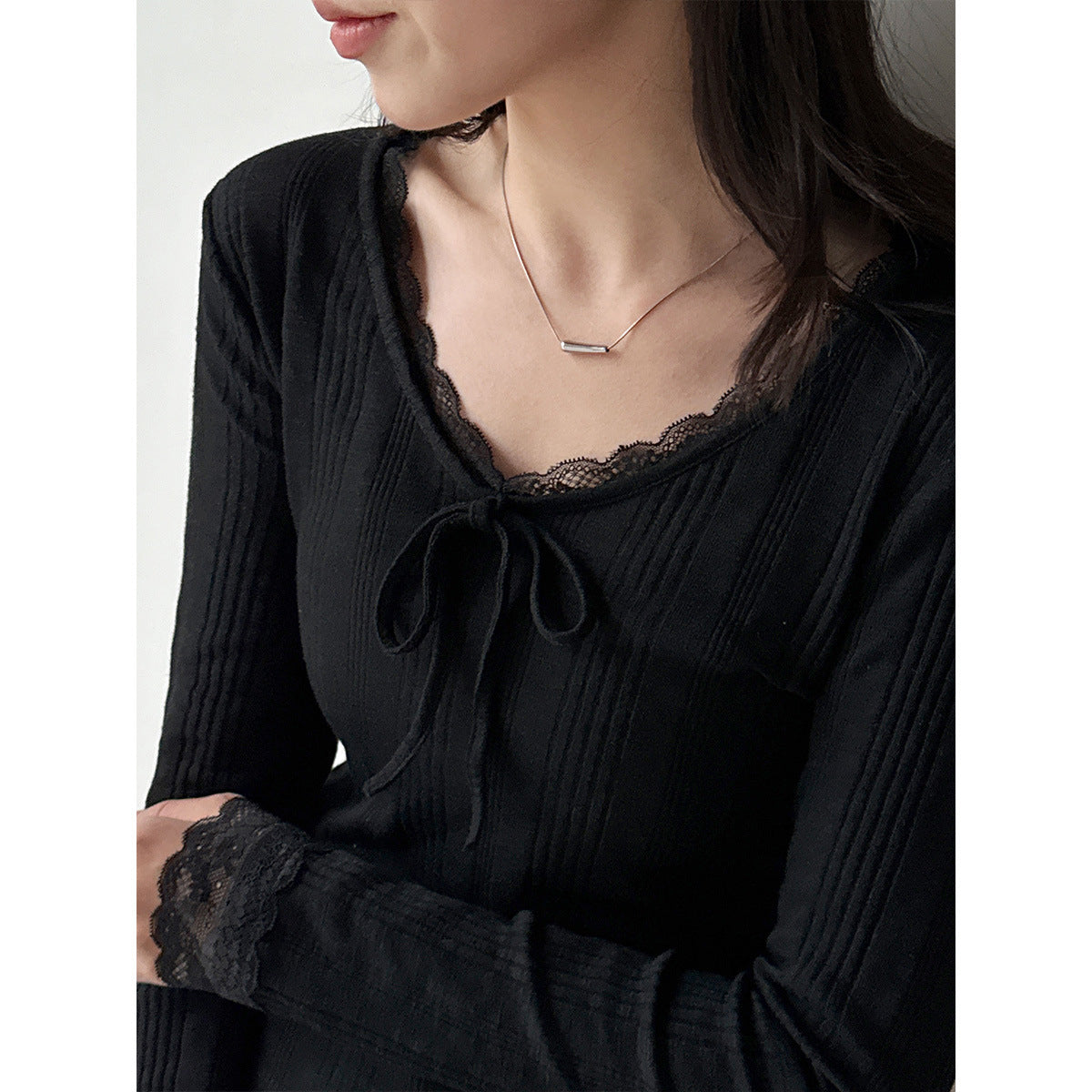 Korean V-neck lace bow long-sleeved T women's early spring new slim-fit bottoming shirt