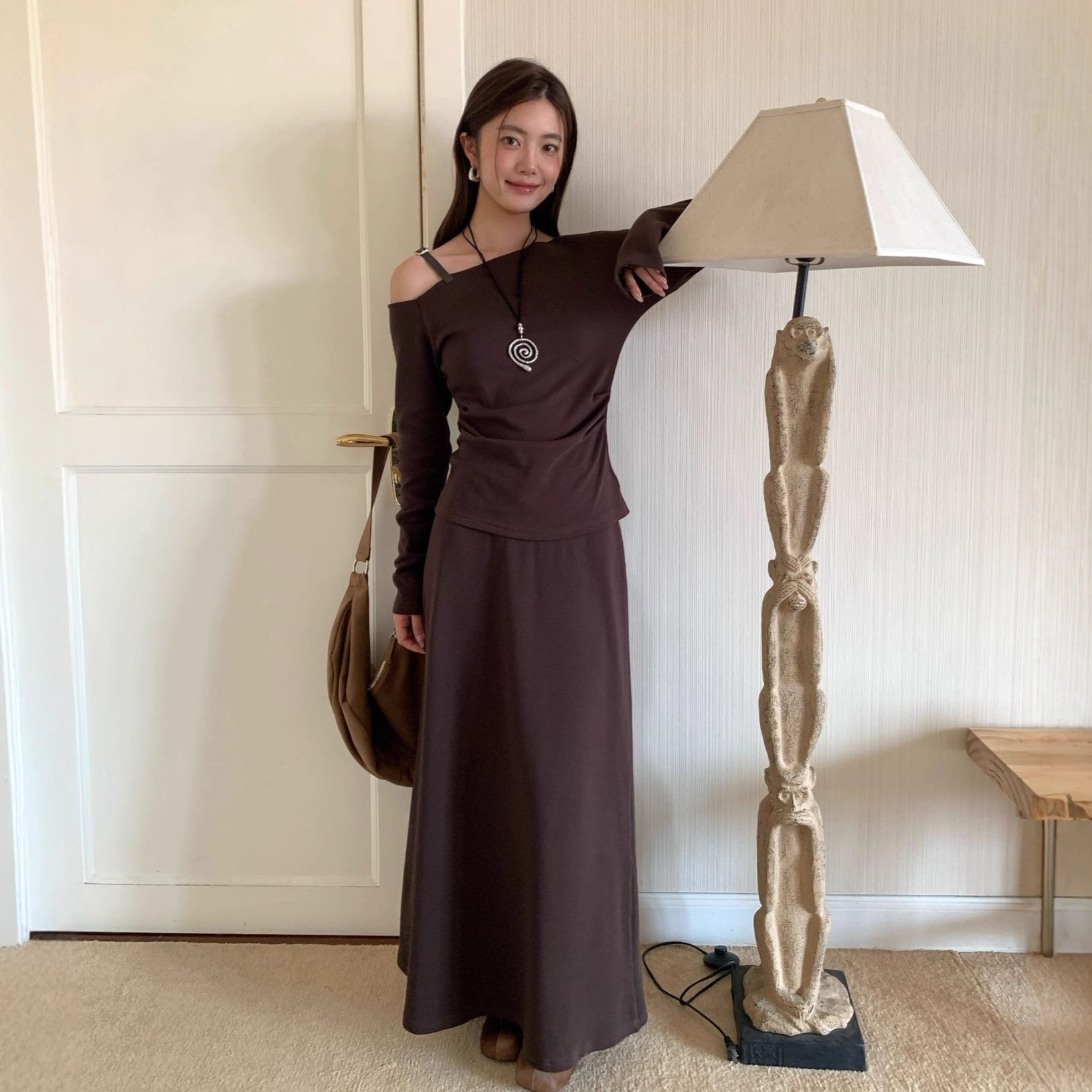 Temperament French careful machine diagonal neck off-the-shoulder top skirt set