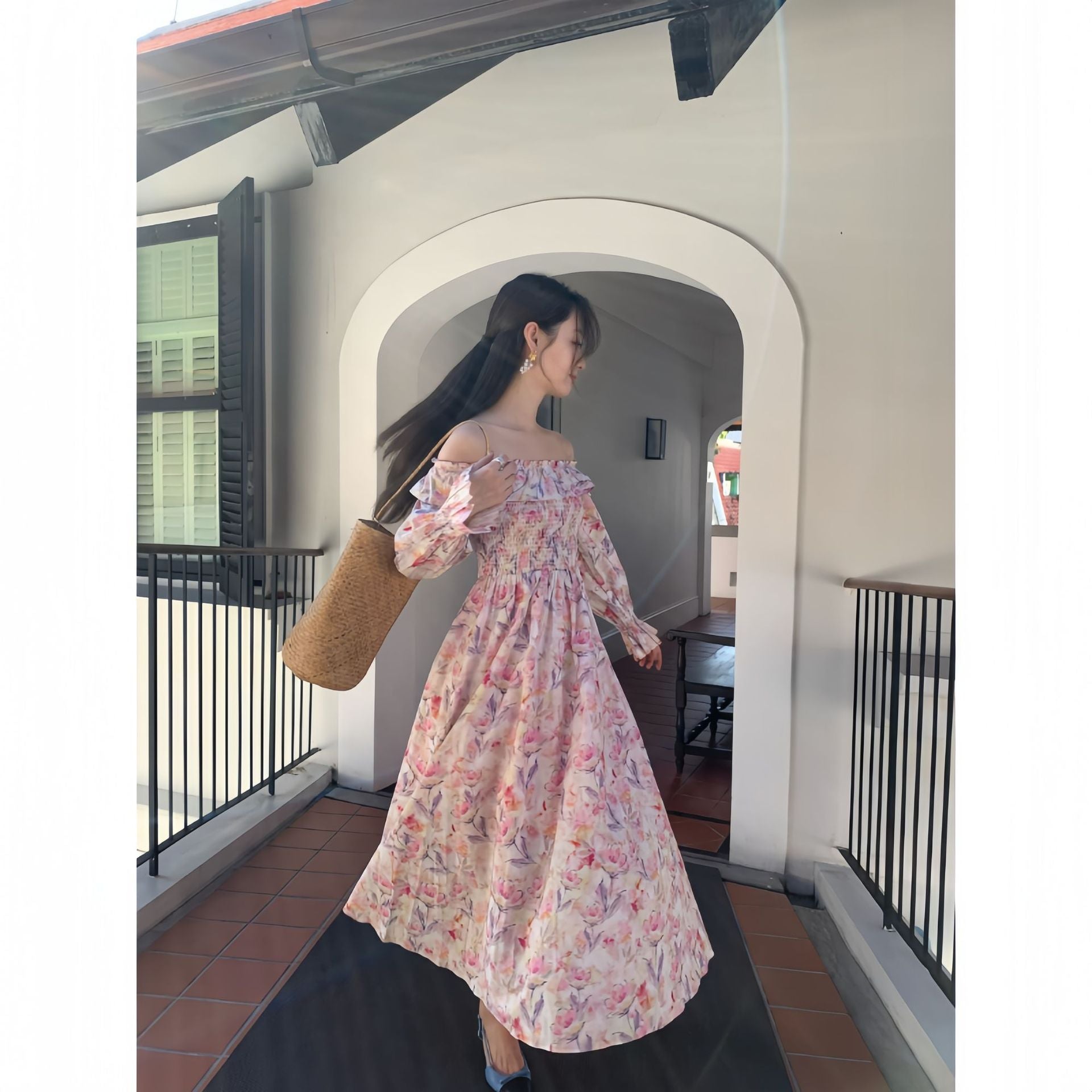 Early spring French sweet temperament age-reducing one-word shoulder floral dress