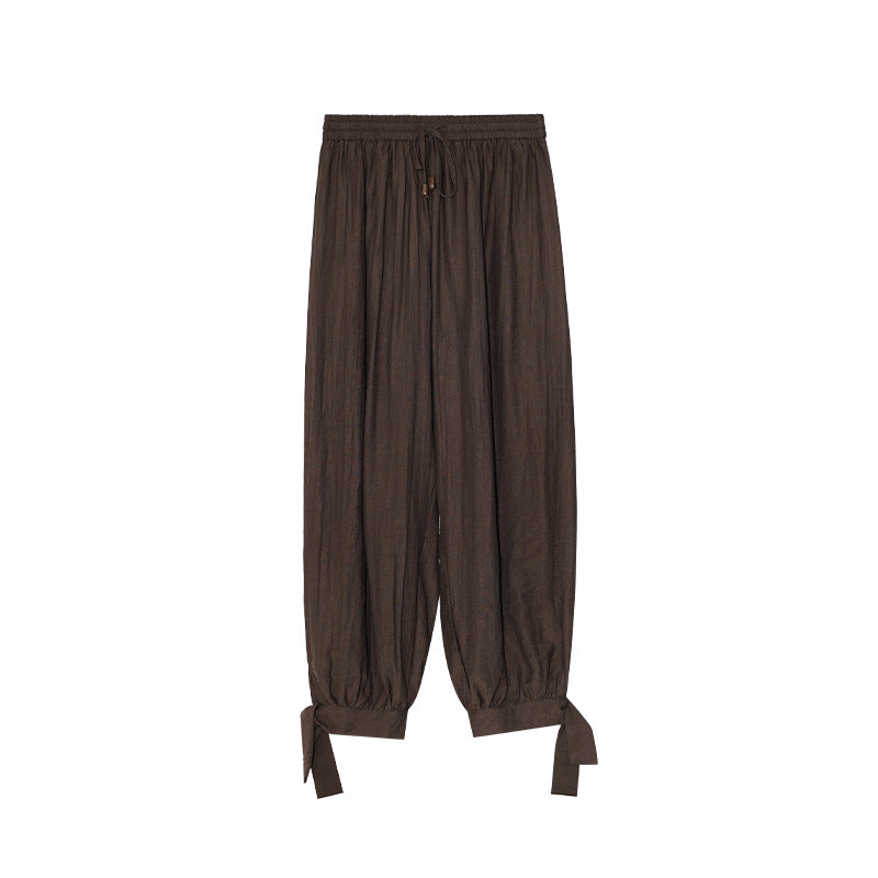 Lazy drape, slimming elastic waist, wide-leg pants