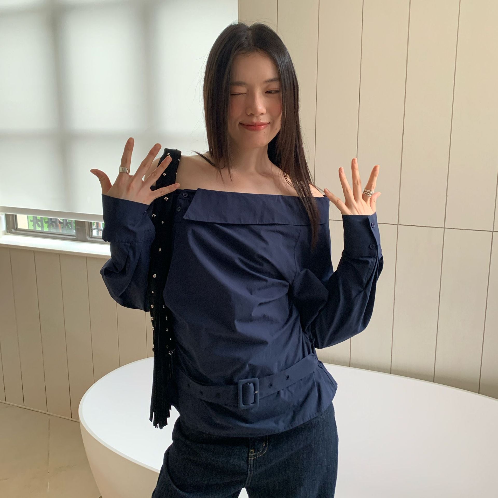 Temperament Design Sense Long Sleeve Curled Shoulder Shirt Top