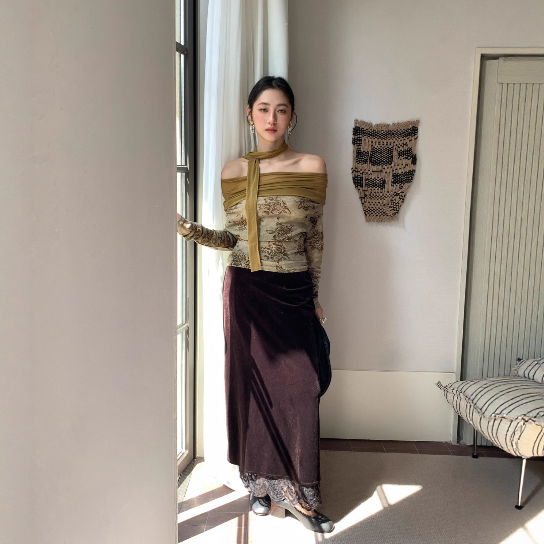 Elegant lace velvet high waist hip skirt