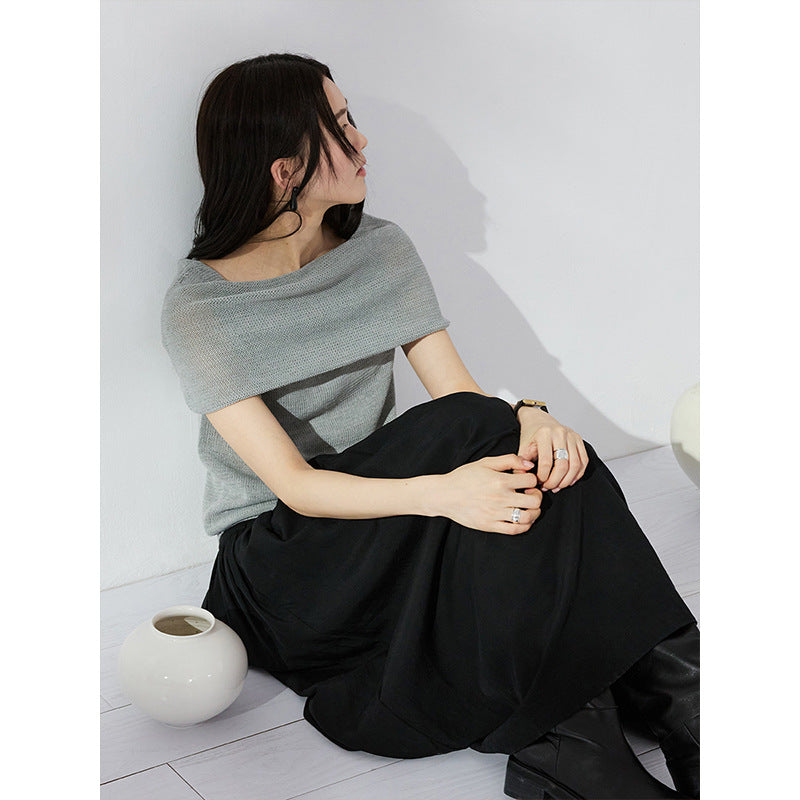Wear more than one dress, but you can wear a lazy knitted sweater with straight shoulders and slanted shoulders.