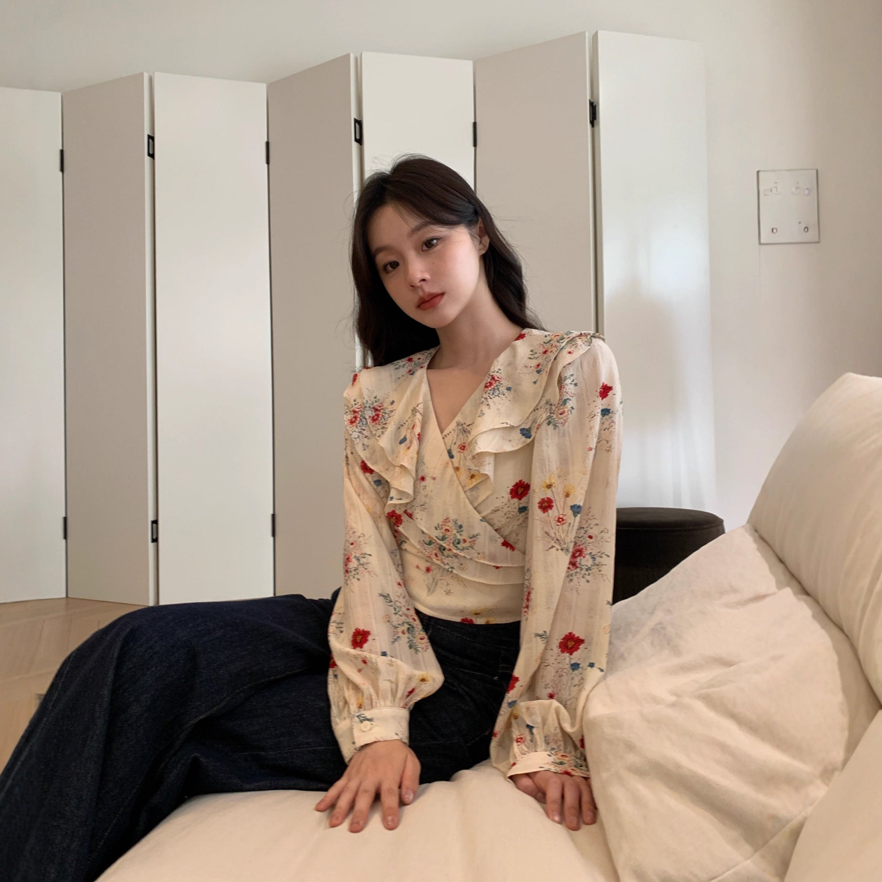 Autumn French brilliant age-reducing short strap floral ruffle edge shirt