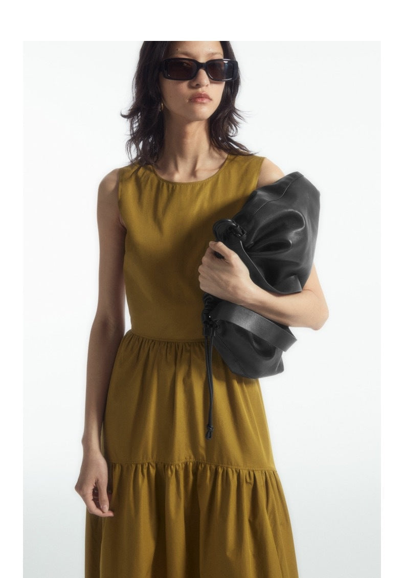 New standard version crew neck sleeveless pleated dress