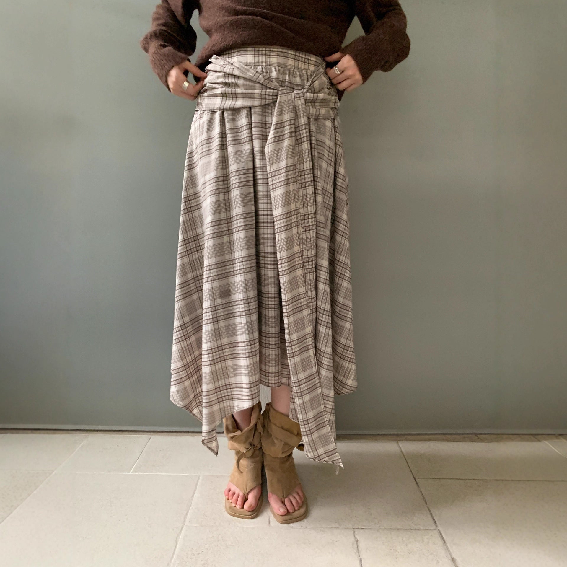 Niche design straps irregular plaid skirt