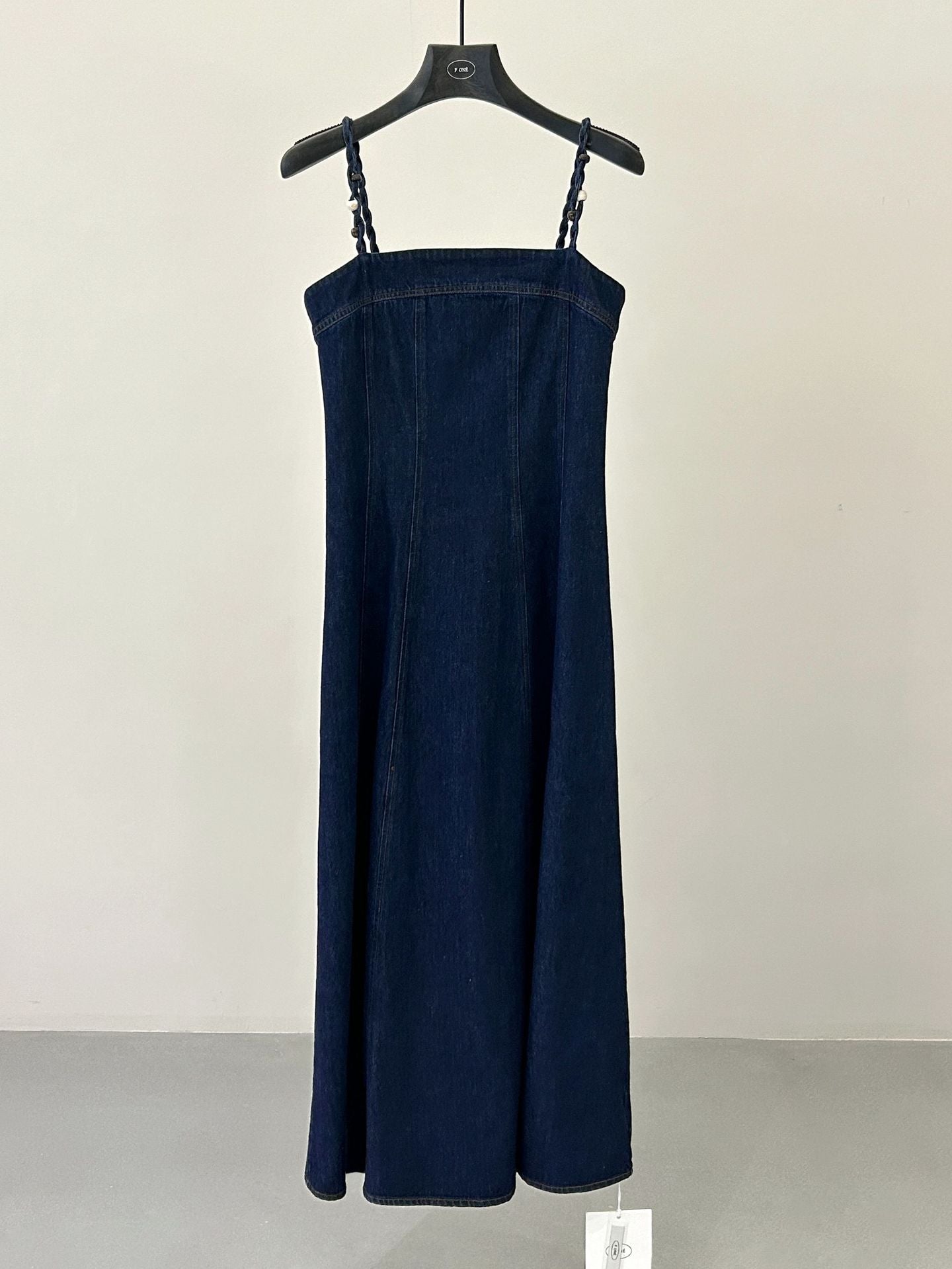 Stylish slim-fit denim dress with a word