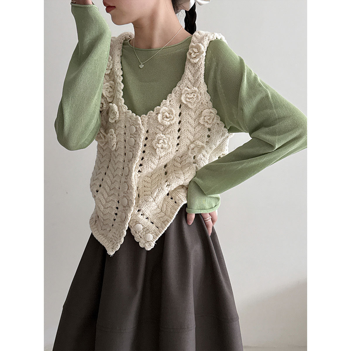 Gentle three-dimensional crochet knitted sweater vest women's 26 early spring wool hollow V-neck stacked vest
